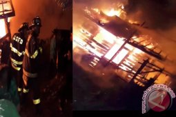 SI JAGO MERAH HANGUSKAN RUMAH WARGA