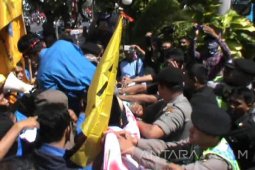 Tolak "Full Day School", PMII Surabaya Demo di DPRD Surabaya (Video)