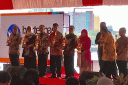 Rektor IPB Menerima Anugerah Widya Padhi Dan Anugerah Kerjasama Peneliti Asing Terbaik