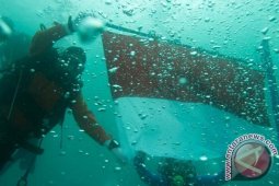 Komunitas Selam Kaltim Gelar Upacara Bendera Agustusan Bawah Laut