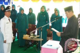 Bupati HSS Lantik Kades Simpur H Abdul Majib