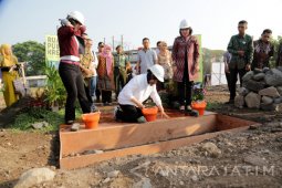Manfaatkan Eks-TPA, Risma Targetkan Pembangunan Ruang Publik Kreatif Selesai 2017
