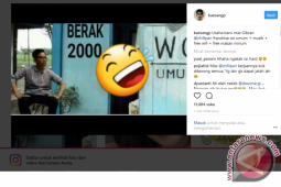 Gaya Duduk Gibran Jadi Meme Berlatarkan WC Umum, Siapa Biang Keladinya?