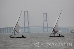 Lomba Balap Perahu Layar