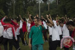 Presiden Senam Bersama Mahasiswa di Istana Bogor
