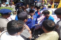 Puluhan Mahasiswa Situbondo Unjuk Rasa Tolak Full Day School