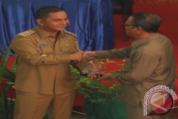 Bupati Tapteng Tak Gentar Ancaman