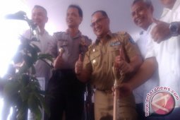 Gubernur Erzaldi Rosman Minta Perusahaan Tambang Tanam Buah