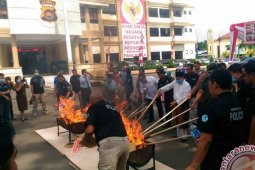 Polda Jambi memusnahkan 11 kilogram sabu-sabu