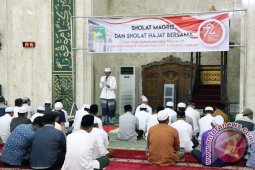 SHALAT HAJAT BERSAMA