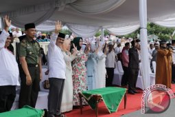 Bupati Lepas 310 Jemaah Haji  Asahan