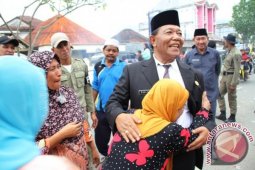 Usai Pawai Karnaval, Bupati Sapa  Warga