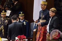 Ketika Jokowi-JK Bertukar "Busana"