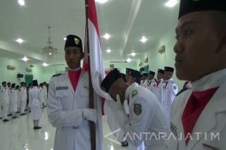 Wakil Wali Kota Madiun Kukuhkan Anggota Paskibraka 2017