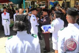 BUPATI KUKUHKAN PASKIBRAKA