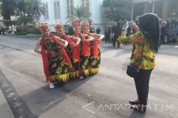 Ratusan Penari Asal Jatim Hibur Tamu Istana Merdeka (Video)