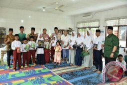 Walikota Serahkan Bantuan Ke Panti Asuhan