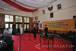 Risma Mutasi 21 Pejabat Pemkot Surabaya