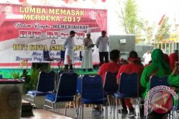 Gubernur Maluku Lomba  Masak Nasi Goreng Merdeka