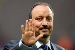 Benitez tertarik latih Italia