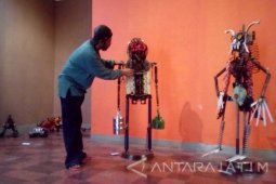 Seniman Tamim Ciptakan Miniatur Robot dari Limbah Besi