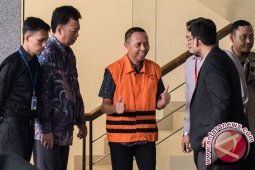 KPK Periksa Tersangka Kasus Suap Pamekasan