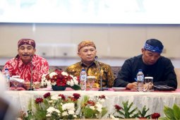 Kang Emil Bersepeda 'Onthel' Inspeksi Jelang Karnaval (Video)
