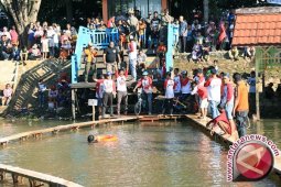 Tala Gelar Lomba Sepeda di Atas Air