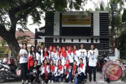 Dua Regu Karnaval Kendaraan Hias "Ibu Kite" Hibur Masyarakat Pangkalpinang
