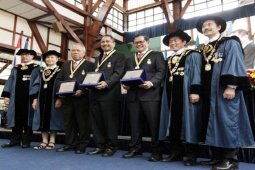ITB Menganugerahkan Penghargaan Adiutama Kepada Tiga Menteri