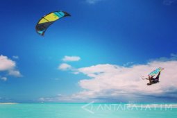 Puluhan Peselancar Asing Ikuti Selancar Layang di Banyuwangi