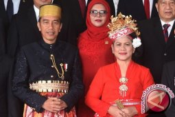 Peserta Karnaval Beratraksi di Depan Presiden