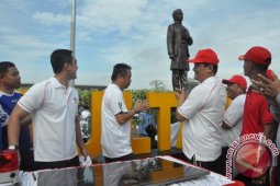 Gubernur Jambi resmikan patung pahlawan di bandara