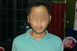 Polisi Tangkap Pria Buang  Paket Sabu-Sabu
