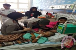 Polwan Polresta Banjarmasin Kunjungi Anak Penderita Leukimia