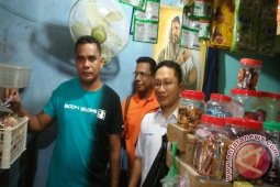 Andreas Patty Manfaatkan KUR Kembangkan Kios.