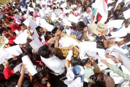 Gus Ipul Dorong Gerakan Literasi di Pulau Bawean