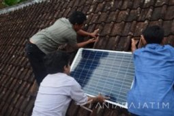 Warga Pesisir Terima Hibah Panel Surya dari Universitas Brawijaya