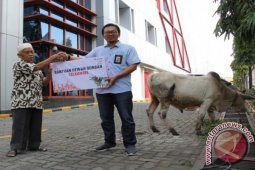 Telkomsel Serahkan 41.000 Paket Hewan Kurban