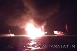 Kapal Motor "Patas"  Terbakar  di Sumenep