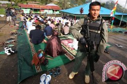 TNI-Polri Tolikara Kerja Bhakti Sambut Idul Adha