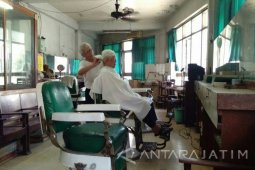 ​Shin Hua, Secuil Kisah Tempat Potong Rambut Tertua di Surabaya
