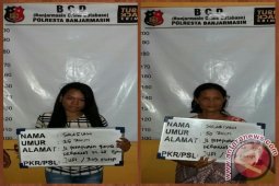 Dua Wanita Ditangkap Sedang Berjudi Remi