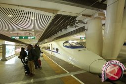 Pria China Ditahan Karena Pesawatnya Ganggu Perjalanan Kereta Cepat