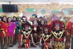 Berpakaian Nusantara, Karyawan BPJS Ketenagakerjaan Malang Layani Nasabah