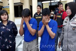 Polisi Tangkap Dua Ustaz karena Mencabuli Tujuh Santri