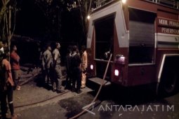 Warung di Areal Gunung Klotok Kediri Terbakar
