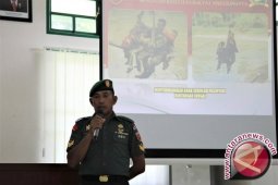Hadiah sebulan gaji menteri dan traktor dari Menteri Pertanian untuk Serka Darwis