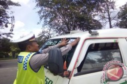 Pasang Stiker Menuju Indonesia Tertib Bersatu Keselamatan