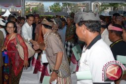 Jokowi Serahkan 2.797 Sertifikat Tanah di Bali